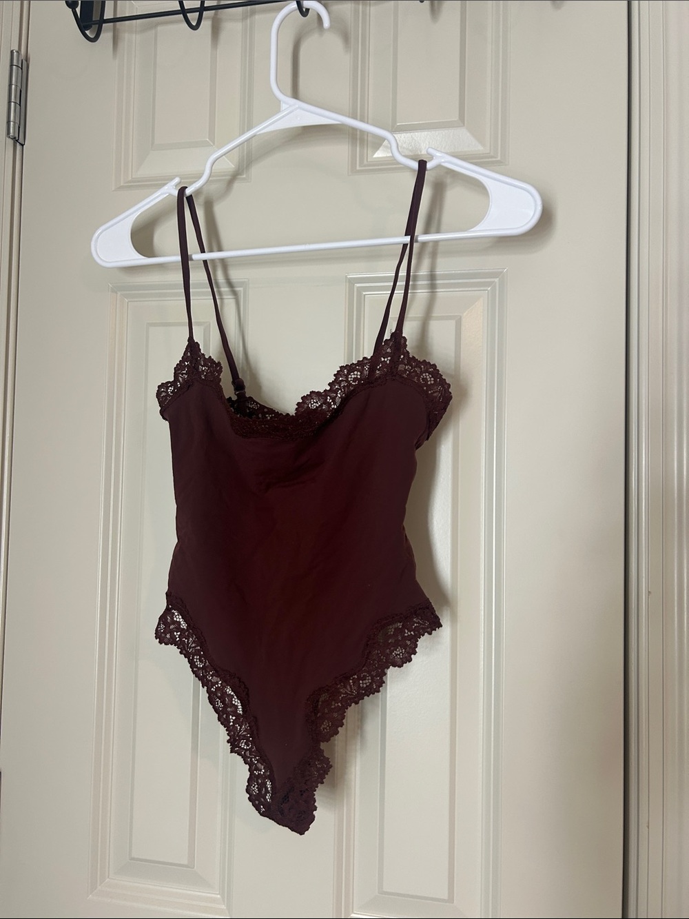 Skims Fits Everybody Lace-Trim Burgundy Bodysuit